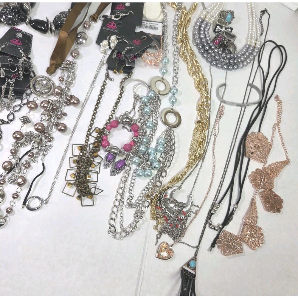 Paparazzi Lot 50+ Pc Mixed Costume Jewelry Necklaces Earrings Bracelets Rings - Picture 6 of 8